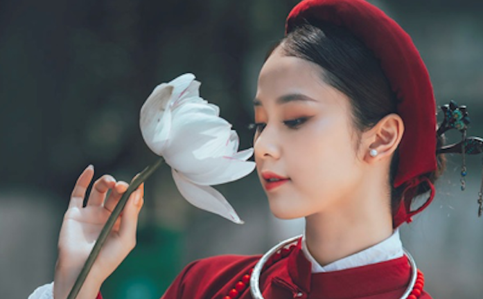Hoa khôi Tài sắc Việt Nam đẹp 'hút hồn' với áo dài cổ phục