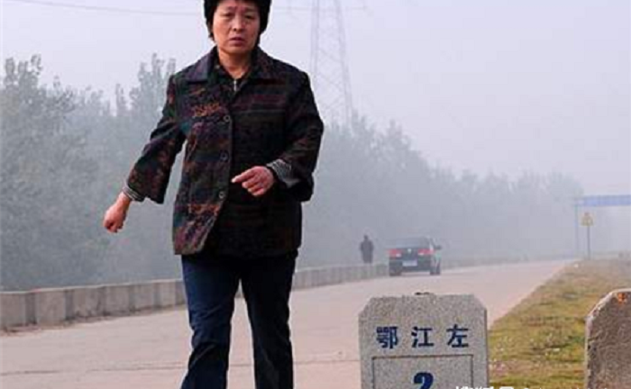 Mẹ 50 tuổi chạy 10km mỗi ngày để cứu con trai