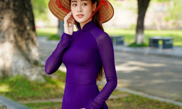 Hoa hậu Khánh Vân thành nàng thơ trong tà áo dài Huế