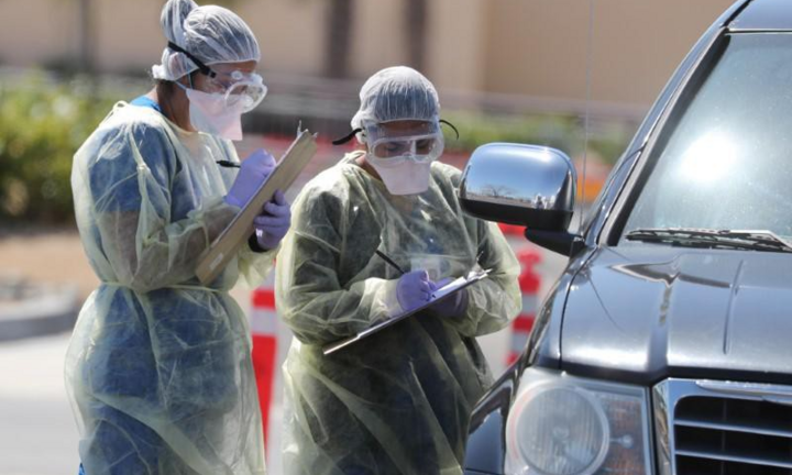 Bỏ giãn cách, thế giới chứng kiến COVID-19 bùng phát trở lại 