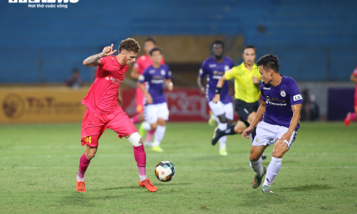 Vì sao Quang Hải ngồi ngoài trong ngày Hà Nội FC bại trận?