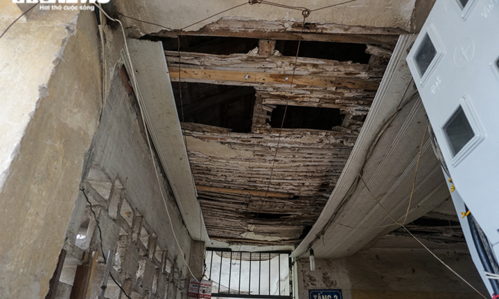 Kinh hãi loạt khu tập thể cũ chờ sập, chực đè người, dân Hà Nội vẫn bám trụ