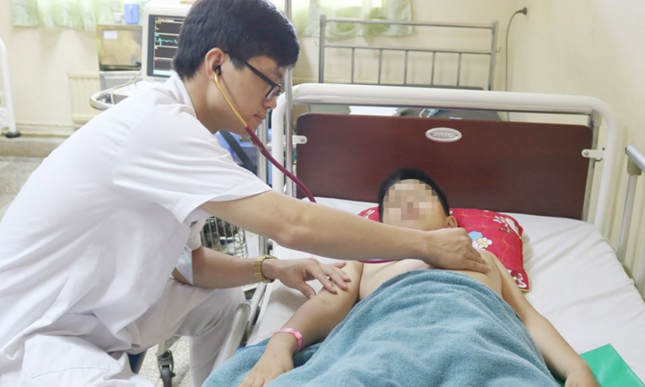 Ba bà cháu nhập viện sau khi ăn cam, dưa hấu