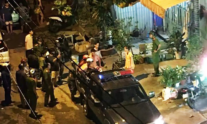 Hỗn chiến trong quán nhậu, 1 người bị chém gần lìa tay, 4 người thương nặng