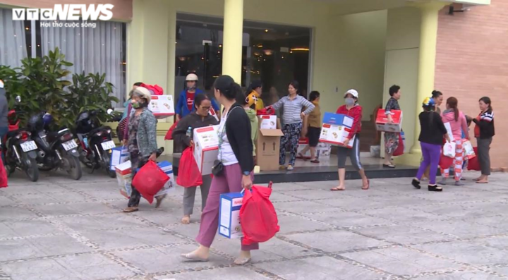 Dân nghèo dính bẫy hàng tri ân, khuyến mãi từ công ty hoạt động 'chui'