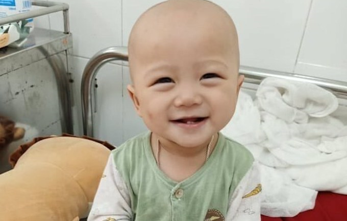 Xót thương bé trai 14 tháng tuổi mắc 2 loại ung thư