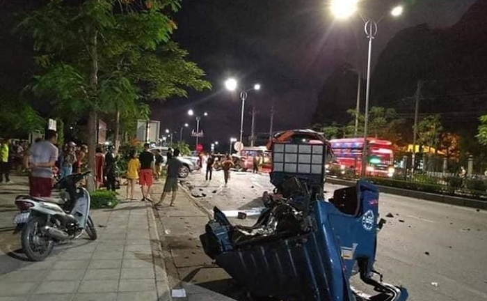 Hai xe ô tô đâm nhau ở Quảng Ninh, 4 người thương vong