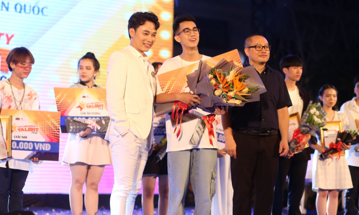 Mất chưa đến 5 phút, nam sinh Quảng Bình giành học bổng hàng trăm triệu đồng