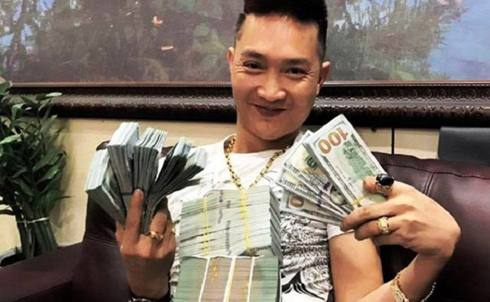 Xuất bản sách vi phạm pháp luật, Huấn 'hoa hồng' bị phạt nặng