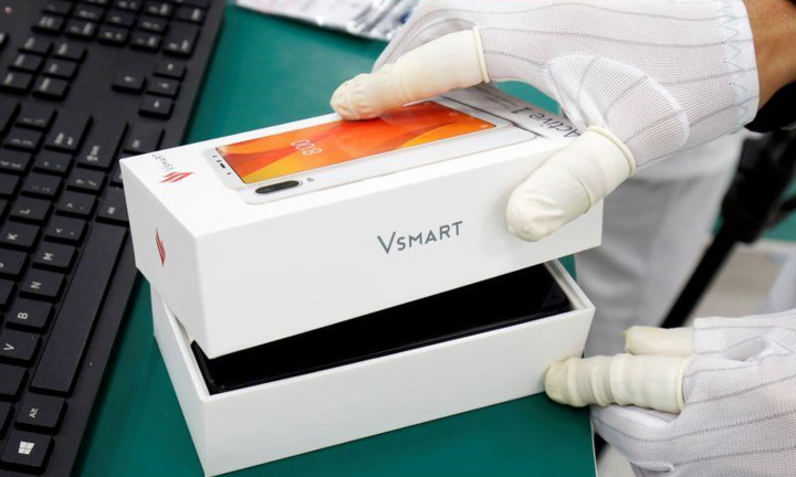 Mẫu điện thoại thông minh 5G đầu tiên của Vingroup lên báo Anh
