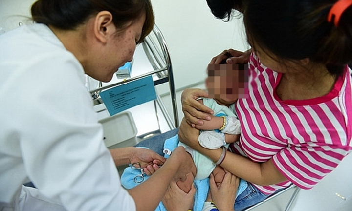 Dịch bạch hầu lan rộng: Tiêm vaccine có phải biện pháp duy nhất phòng ngừa bệnh?