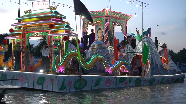 50 tàu thuyền diễu hành trên sông mừng Đại lễ Phật giáo Hòa Hảo