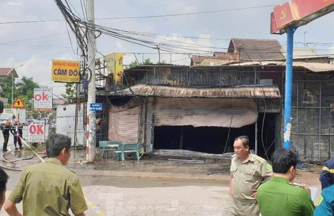 Cháy nhà 3 người chết ở Bình Dương: Chồng siết cổ vợ con trước khi phóng hỏa