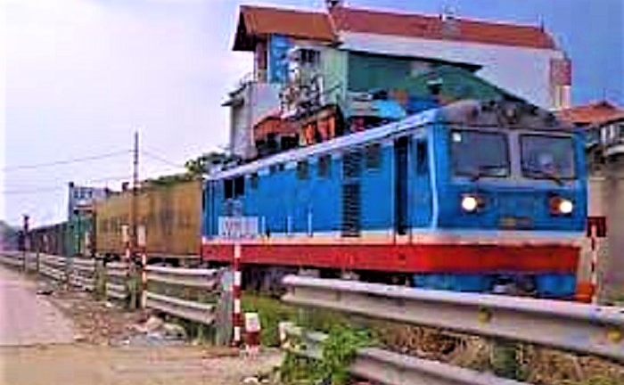 Tìm người thân của một phụ nữ mang thai bị tàu hỏa tông chết ở Hà Nội