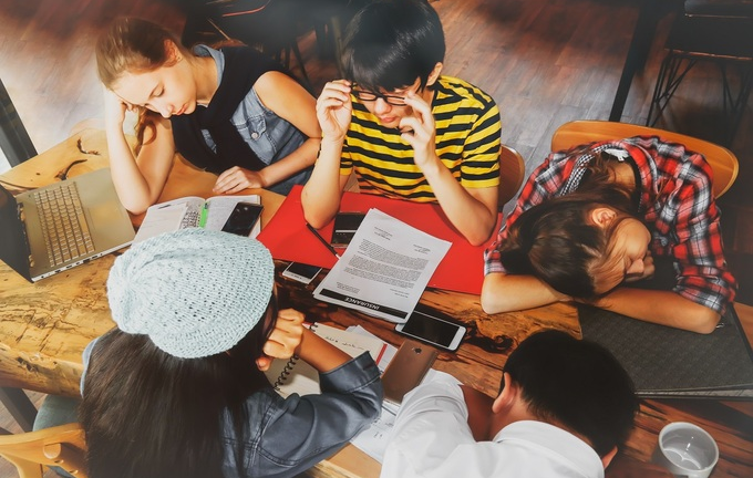 Du học sinh Việt tại Mỹ mất ăn mất ngủ, lo bị trục xuất