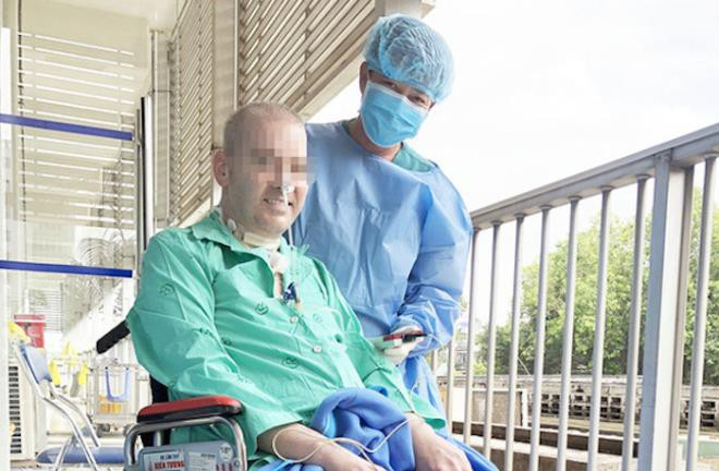 Vì sao đưa phi công người Anh về nước trên chiếc máy bay mình từng lái?