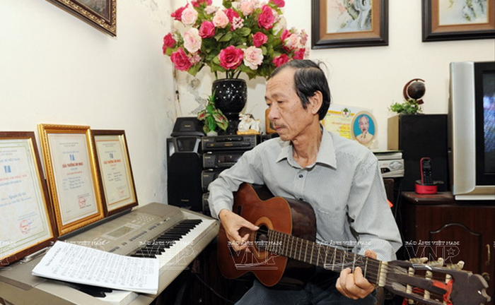 Tác giả bài hát về 'cá vàng bơi trong bể nước' qua đời