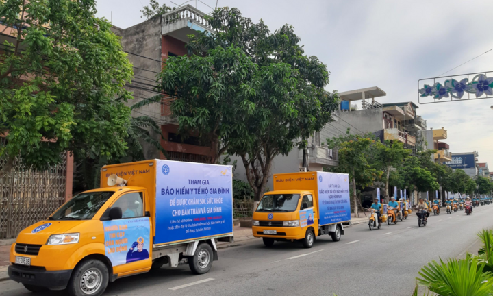 Ra quân hưởng ứng ngày Bảo hiểm Y tế Việt Nam