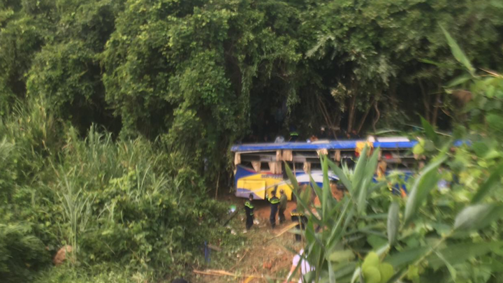 Hiện trường xe khách lao xuống vực ở Kon Tum khiến 4 người chết