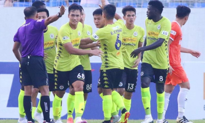 Đá nhạt nhoà, Hà Nội FC hòa may mắn SHB Đà Nẵng