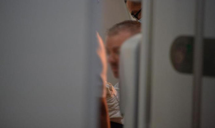 Ảnh: Phi công người Anh thoải mái trên 'siêu máy bay' rời Việt Nam về nước