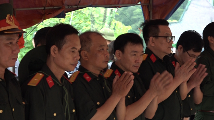 Cựu binh đội mưa đến Đài hương 468 trong ngày 'Giỗ trận' chiến trường Vị Xuyên