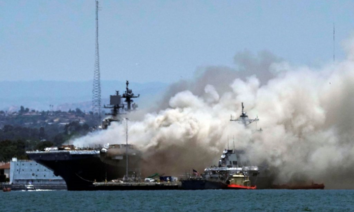 Video, ảnh: Cháy nổ dữ dội trên siêu tàu đổ bộ USS Bonhomme Richard của Mỹ