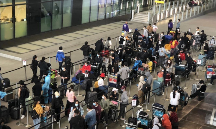 Việt Nam đưa hơn 340 công dân từ Anh về nước