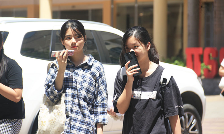 Đề chuyên Văn vào lớp 10 trường Khoa học xã hội và Nhân văn 