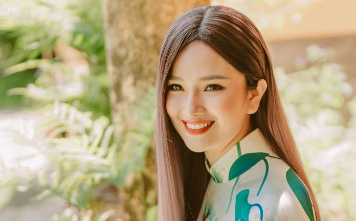 Hoa hậu Cao Thùy Dương khoe nhan sắc 'biến hóa' nhiều vẻ ở Đà Lạt