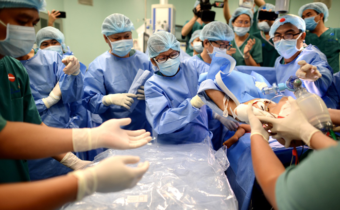 CẬP NHẬT: Đã tách rời cặp song sinh dính liền