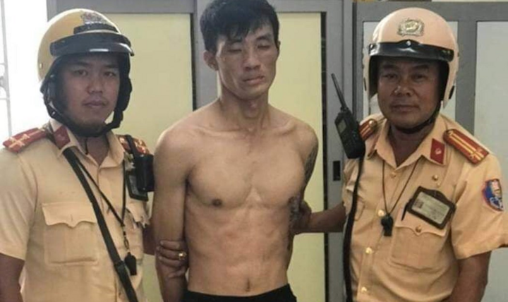 CSGT TP.HCM quật ngã, tóm gọn tên trộm xe máy