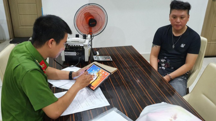 Bản tin 15/7: Bắt đường dây cá độ 32 triệu USD, CSGT quật ngã tên trộm xe máy