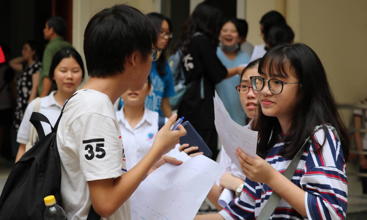 Thi Hoá trường chuyên Sư phạm: Đề dài, thí sinh mệt mỏi rời phòng thi