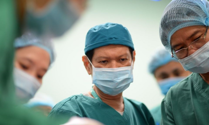 13 tháng dính nhau và 13 tiếng kỳ diệu tách rời cặp song sinh Trúc Nhi-Diệu Nhi