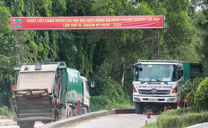 Ảnh: Bãi rác lớn nhất Thủ đô mở cửa trở lại sau 3 ngày 'án binh bất động'