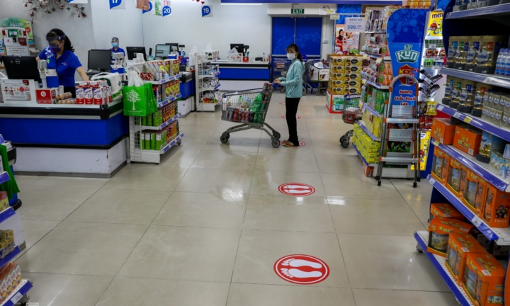 '90% người Việt bị giảm thu nhập vì COVID-19'
