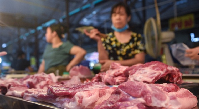 Chỉ tên hàng loạt doanh nghiệp không chịu giảm giá thịt lợn