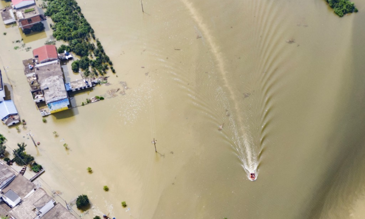 Lũ dâng cao bất thường, Trung Quốc cho nổ đập để xả nước