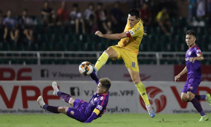 Xem lại 4 tình huống cầu thủ Nam Định đòi hưởng 11m trong trận gặp Sài Gòn FC