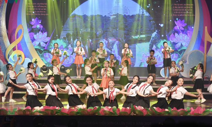 Tưng bừng đêm công diễn và trao giải Liên hoan Giai điệu Sơn ca 2020