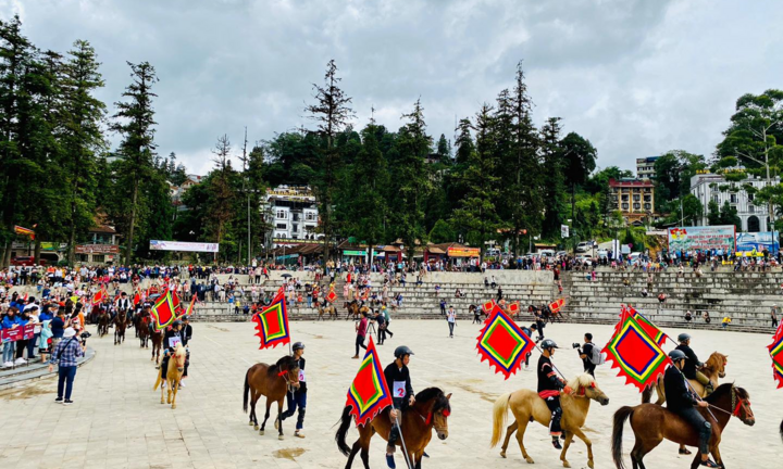 Phấn khích giải đua ngựa 'trên mây' tại Sun World Fansipan Legend