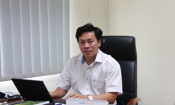 Người quản đốc làm... nhà sư phạm 