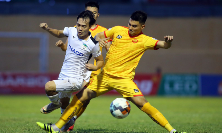 Chung tay giúp bóng đá Việt Nam phát triển, sao cứ đòi hủy V-League 2020?