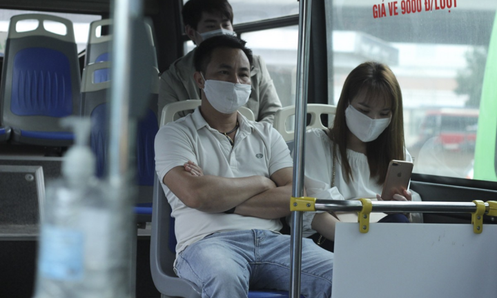 Bộ GTVT: Tài xế, hành khách phải đeo khẩu trang tại nhà ga và trên xe