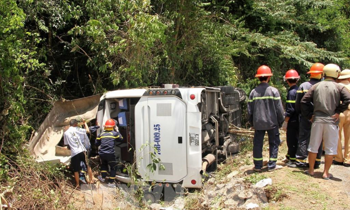 Khởi tố vụ lật xe ô tô ở Quảng Bình khiến 15 người chết