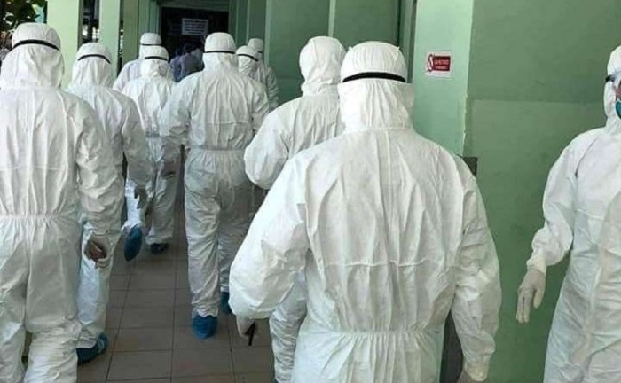 Đoàn bác sĩ sải bước vội vã đến Đà Nẵng: 'Nhìn hình thôi đã xúc động, tự hào'