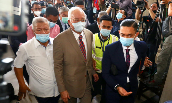 Cựu Thủ tướng Malaysia lĩnh án 12 năm tù vì tội tham nhũng