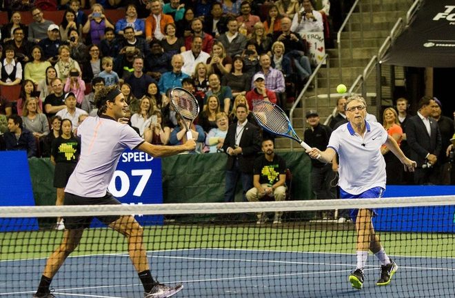 Ở nhà nhiều phòng chống COVID-19, tỷ phú Bill Gates làm gì?