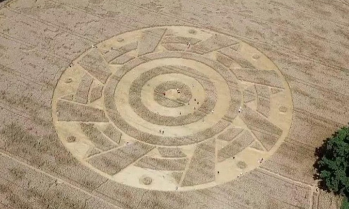 Video: Vòng tròn bí ẩn của người ngoài hành tinh xuất hiện ở Đức
